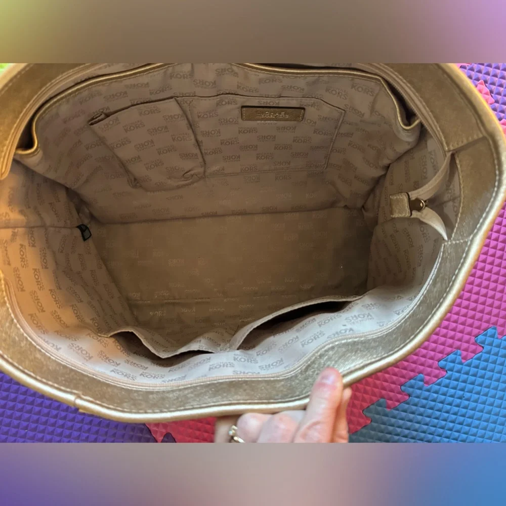 Micheal Kors gold large Bag - Picture 2 of 11